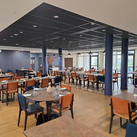 Services Seniors Domitys - Les Galopins 4*